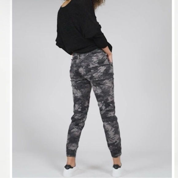Spanx Stretch Twill Cargo Jogger Pants Size Large Camouflage Camo Ankle Zip - Picture 2 of 12